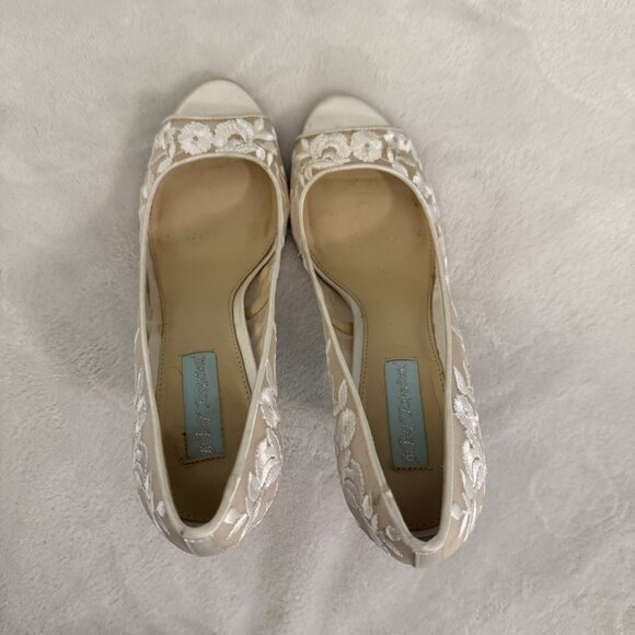 Betsey Johnson Adley Embroidered Evening Bridal Wedding Pumps Size 7.5 Ivory - Picture 5 of 16